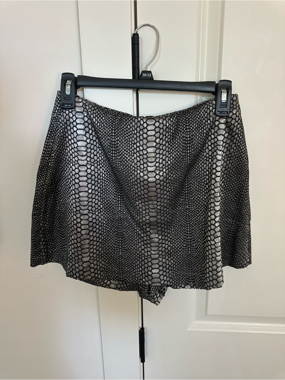 DO+BE Black & Silver Animal-Print Skort